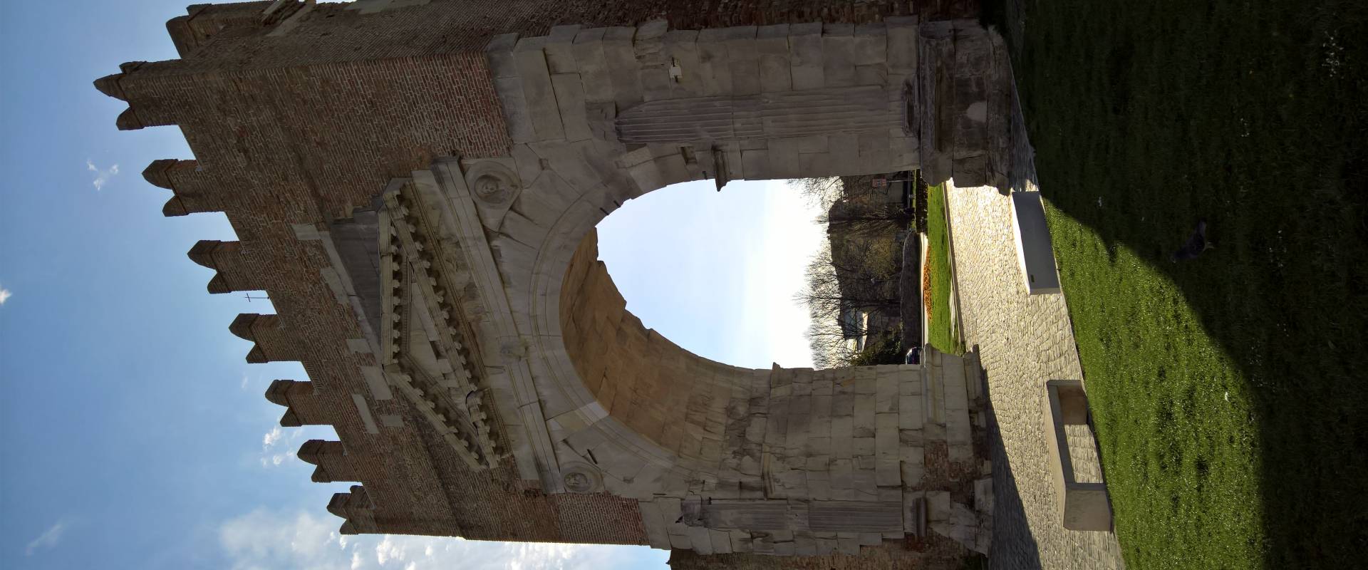 L'Arco di Augusto a Rimini photo by Supermabi